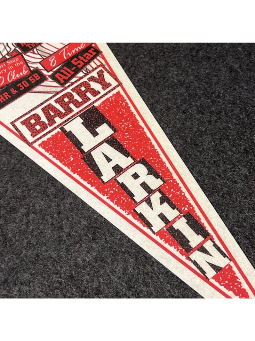 Barry Larkin Cincinnatti Reds Wincraft 1997 Large Fabric Pennant 30x12 Baseball - Picture 5 of 10